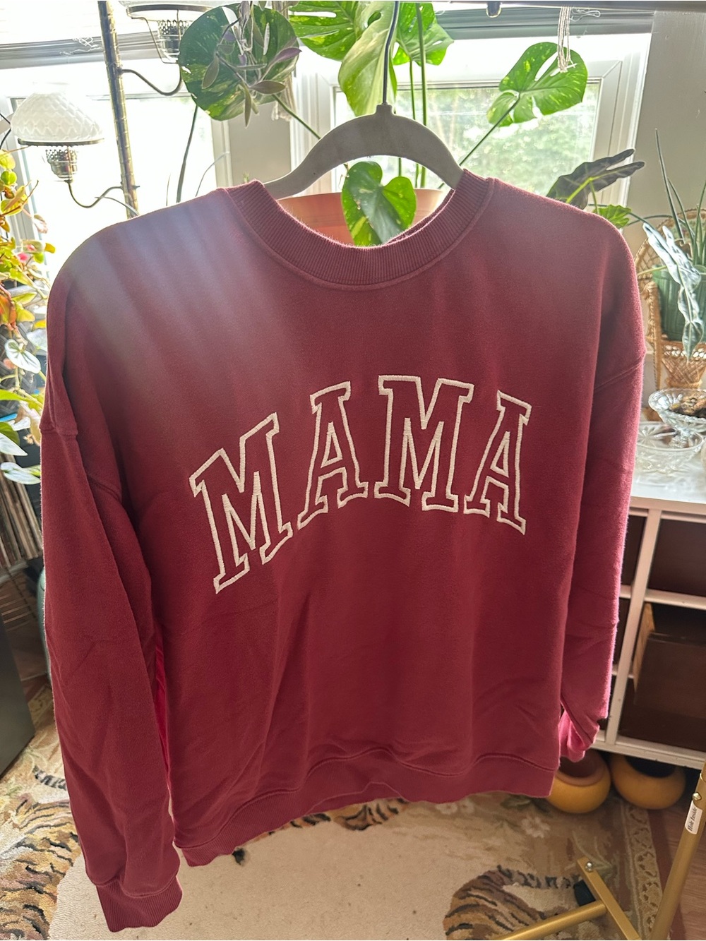 "MAMA" Crew Sweatshirt State of Mind Maroon
